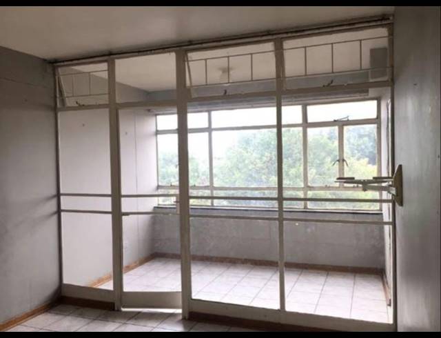 1 bed property to rent in RHODESFIELD